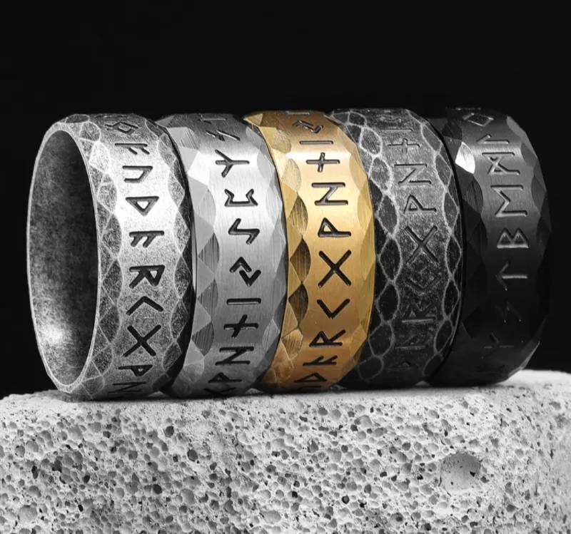 Anillos con patrón de runas