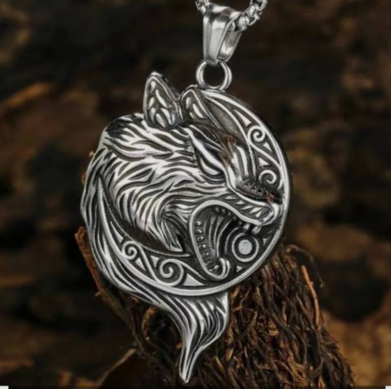 Cadena con dije de lobo