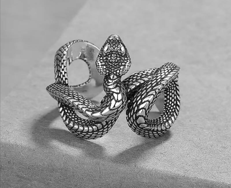 Anillo en forma de serpiente