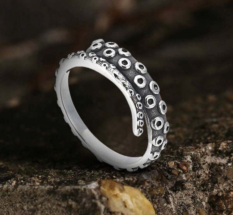 Anillo en forma de tentáculo