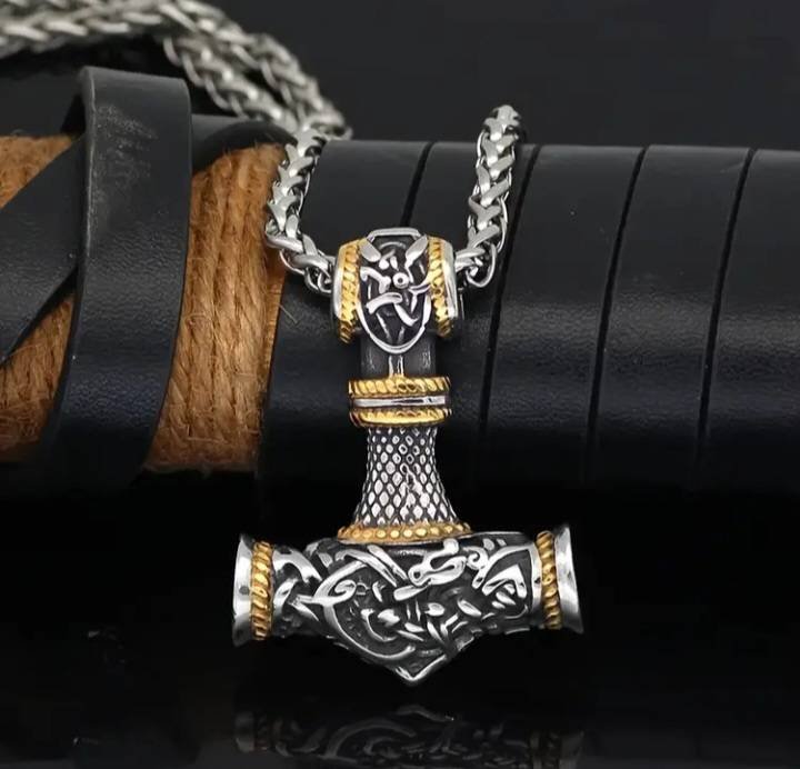 Cadena con dije de Mjölnir